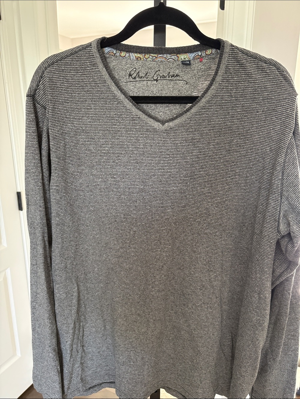 Robert Graham Men’s Gray Micro-Striped V-Neck Sweater